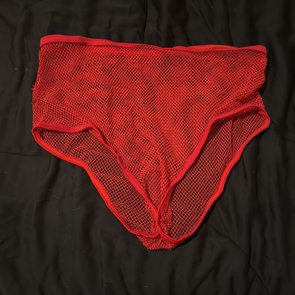 Fire Red Bikini Set w/ Lace Cover-Up – Size L – 3 Piece Set - Picture 4 of 5